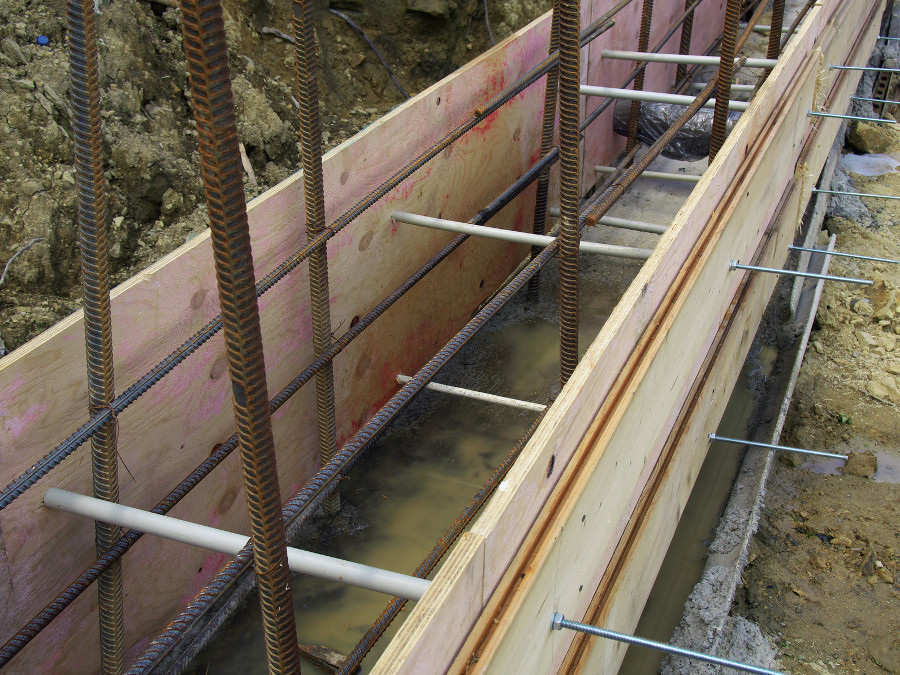 Formowanie konstrukcji z betonu – sklejka szalunkowa